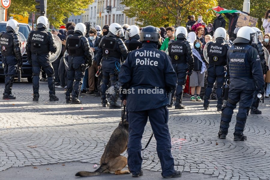 This image shows police and protesters during youths gather for a protest action in Brussels on Saturday 17 October 2026