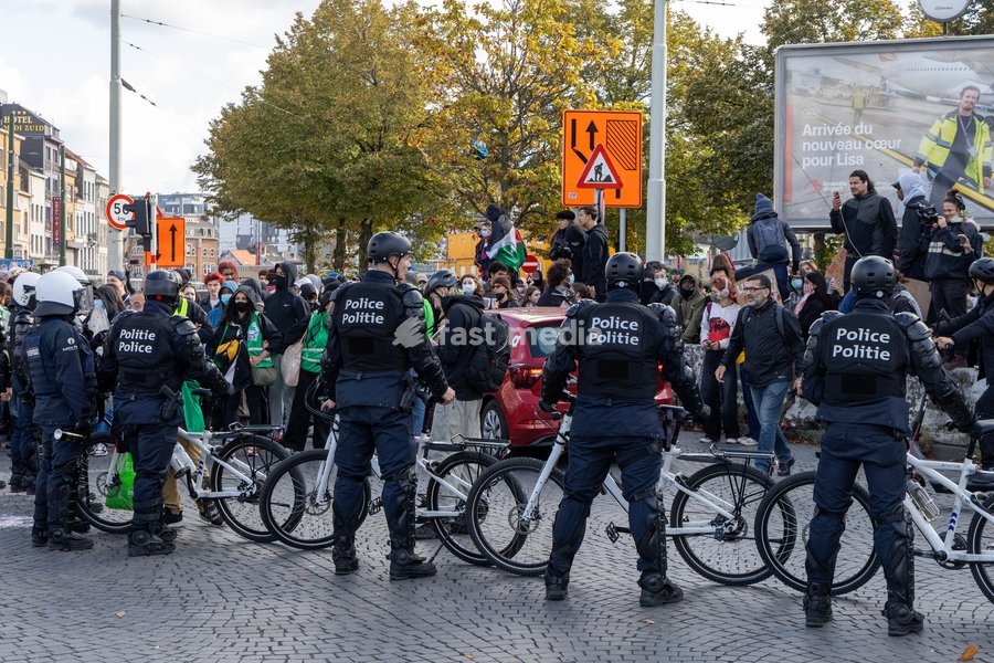 This image shows police and protesters during youths gather for a protest action in Brussels on Saturday 17 October 2026