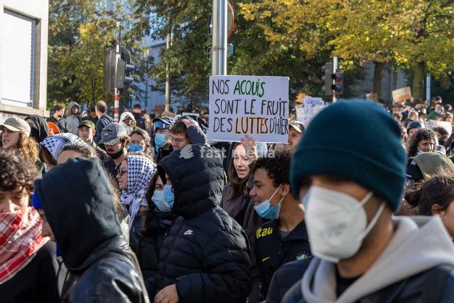 This image shows youths gather for a protest action in Brussels on Saturday 17 October 2026