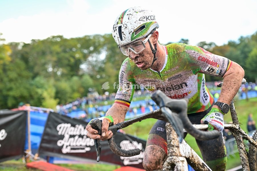Belgian Laurens Sweeck of Alpecin-Premier Tech is pictured in action during the men's elite race of the 'Berencross Meulebeke' cyclocross cycling event, race 2/8 in the 'HG Cross' competition, on Saturday 17 October 2026