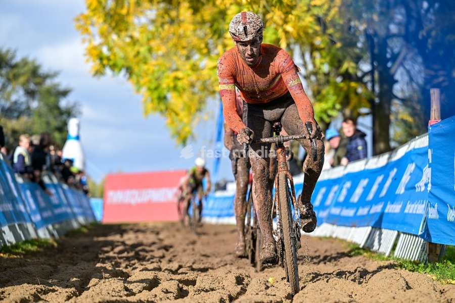 Spain's Felipe Loret Orts is pictured in action during the men's elite race of the 'Berencross Meulebeke' cyclocross cycling event, race 2/8 in the 'HG Cross' competition, on Saturday 17 October 2026