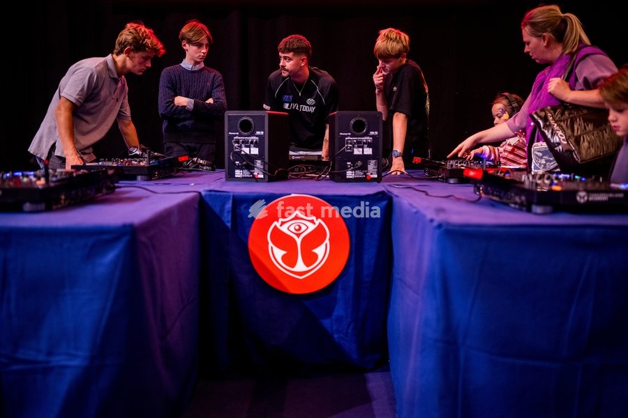 Kids playing during a DJ academy event at the European Open ATP tennis tournament in Brussels, on Saterday 17 October. This year's edition of the tournament is taking place from 17 to 25 October