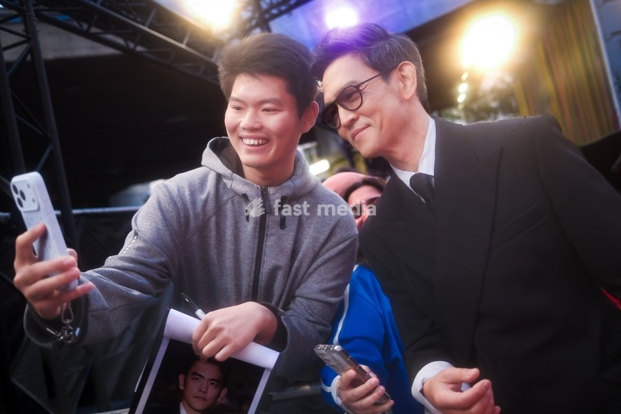 John Cho attends the red carpet for Gala Screening Of Your Mother Your Mother Your Mother screening during the London Film Festival 2026 on Saturday 17 October 2026 at Royal Festival Hall, London. John Cho Interacts With Fans