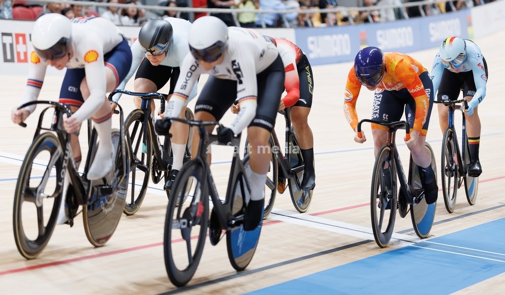 Belgian Zita Gheysens (r) crosses the finish line during the final of the Women’s Keirin event at the UCI Track Cycling World Championships in Shanghai, China on Sunday 18 October 2026. The worlds are taking place from 14 to 18 October 2026