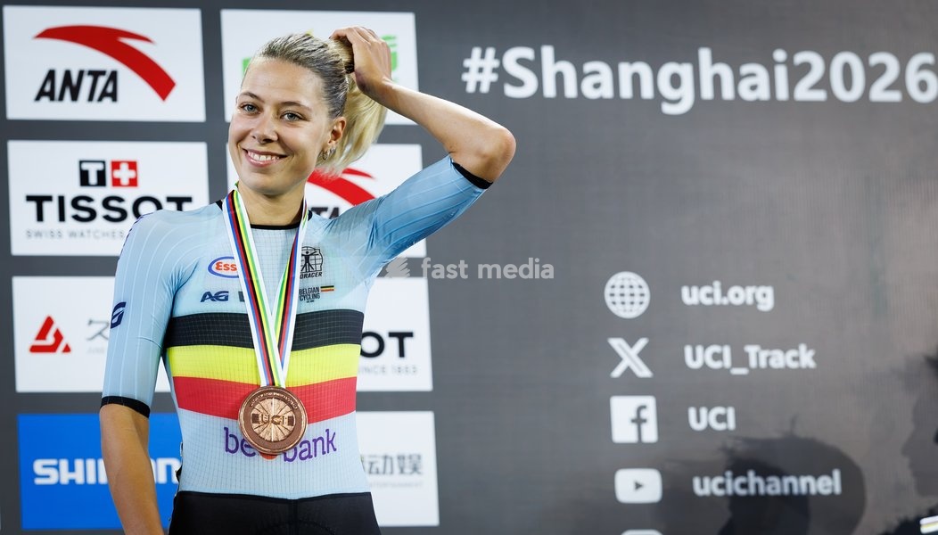 Belgian Shari Bossuyt, winner of the bronze medal, celebrates on the podium of the Women’s Points Race event at the UCI Track Cycling World Championships in Shanghai, China on Sunday 18 October 2026. The worlds are taking place from 14 to 18 October 2026