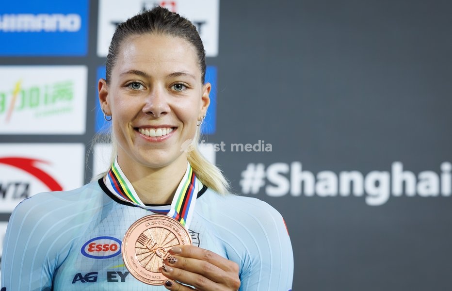Belgian Shari Bossuyt, winner of the bronze medal, celebrates on the podium of the Women’s Points Race event at the UCI Track Cycling World Championships in Shanghai, China on Sunday 18 October 2026. The worlds are taking place from 14 to 18 October 2026