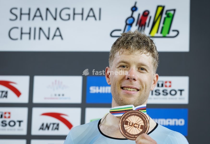 Belgian Jules Hesters, winner of the bronze medal, celebrates on the podium of the Men’s Elimination Race event at the UCI Track Cycling World Championships in Shanghai, China on Sunday 18 October 2026. The worlds are taking place from 14 to 18 October 2026