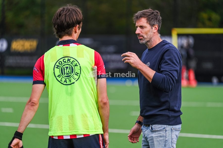 Leopold's head coach Maxime Bertrand pictured during a hockey game between Braxgata and Leopold, Sunday 18 October 2026 in Boom, on day 6 of the Belgian first division hockey championship