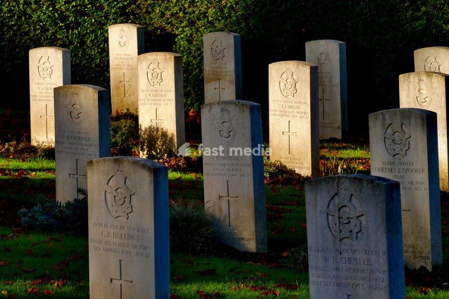 The War Graves in the autumn sunshine. Located just off North Hinksey Lane, Oxford (Botley) Cemetery is the largest of the 167 CWGC sites in Oxfordshire. The dedicated war graves plot sits at the far end of the main driveway behind the cemetery chapel. It contains 156 First World War burials (many…