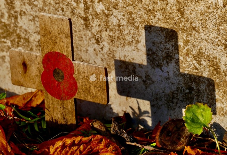 The War Graves in the autumn sunshine. Located just off North Hinksey Lane, Oxford (Botley) Cemetery is the largest of the 167 CWGC sites in Oxfordshire. The dedicated war graves plot sits at the far end of the main driveway behind the cemetery chapel. It contains 156 First World War burials (many…