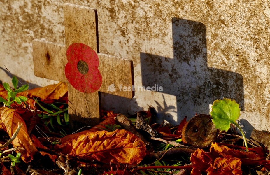 The War Graves in the autumn sunshine. Located just off North Hinksey Lane, Oxford (Botley) Cemetery is the largest of the 167 CWGC sites in Oxfordshire. The dedicated war graves plot sits at the far end of the main driveway behind the cemetery chapel. It contains 156 First World War burials (many…