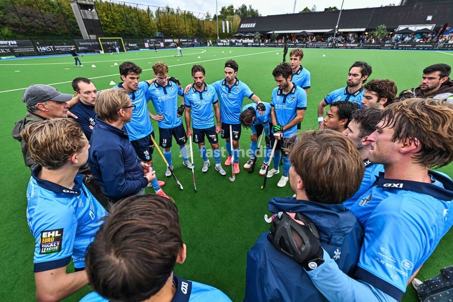 Braxgata's head coach Philippe Goldberg and Braxgata's players pictured after a hockey game between Braxgata and Leopold, Sunday 18 October 2026 in Boom, on day 6 of the Belgian first division hockey championship