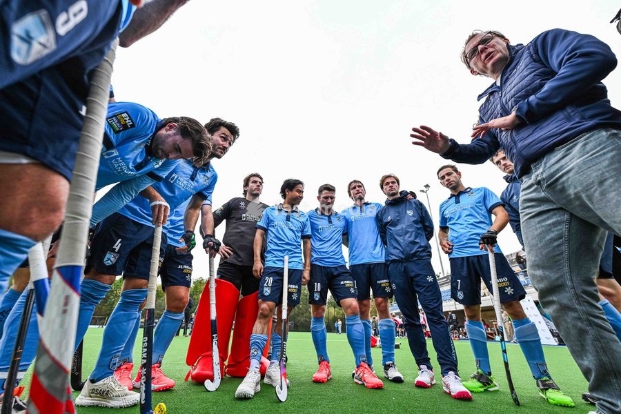 Braxgata's head coach Philippe Goldberg and Braxgata's players pictured after a hockey game between Braxgata and Leopold, Sunday 18 October 2026 in Boom, on day 6 of the Belgian first division hockey championship