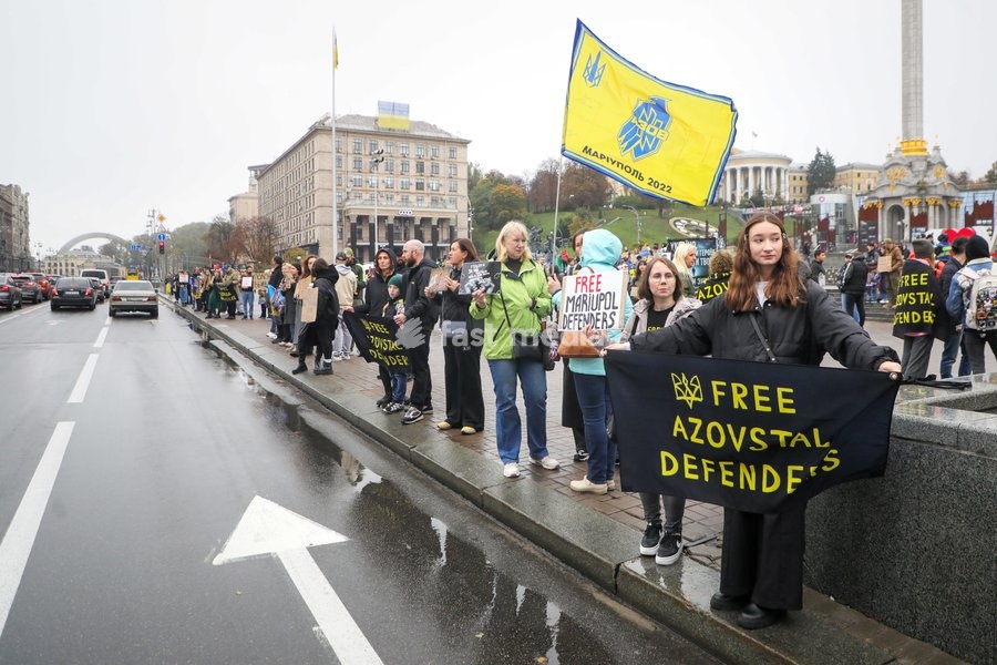 Activists stand in Maidan Nezalezhnosti (Independence Square) during the weekly “Don’t Stay Silent! Captivity Kills” rally in support of Ukrainian military personnel held in Russian captivity or listed as missing in action, Kyiv, Ukraine, October 18, 2026