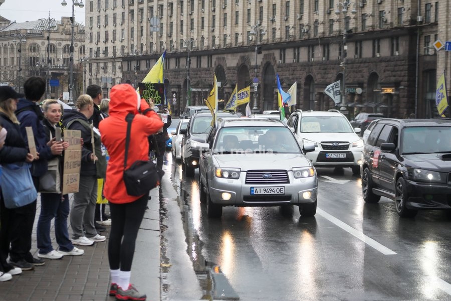 Demonstrators drive along Khreshchatyk Street by Maidan Nezalezhnosti (Independence Square) during the weekly “Don’t Stay Silent! Captivity Kills” rally in support of Ukrainian military personnel held in Russian captivity or listed as missing in action, Kyiv, Ukraine, October 18, 2026