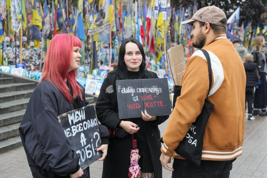 Activists stand in Maidan Nezalezhnosti (Independence Square) during the weekly “Don’t Stay Silent! Captivity Kills” rally in support of Ukrainian military personnel held in Russian captivity or listed as missing in action, Kyiv, Ukraine, October 18, 2026