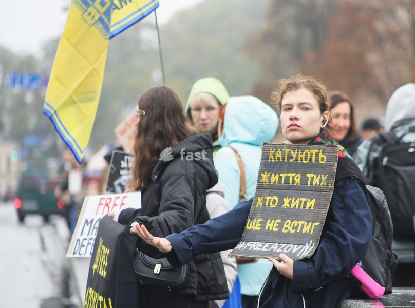 Activists stand in Maidan Nezalezhnosti (Independence Square) during the weekly “Don’t Stay Silent! Captivity Kills” rally in support of Ukrainian military personnel held in Russian captivity or listed as missing in action, Kyiv, Ukraine, October 18, 2026