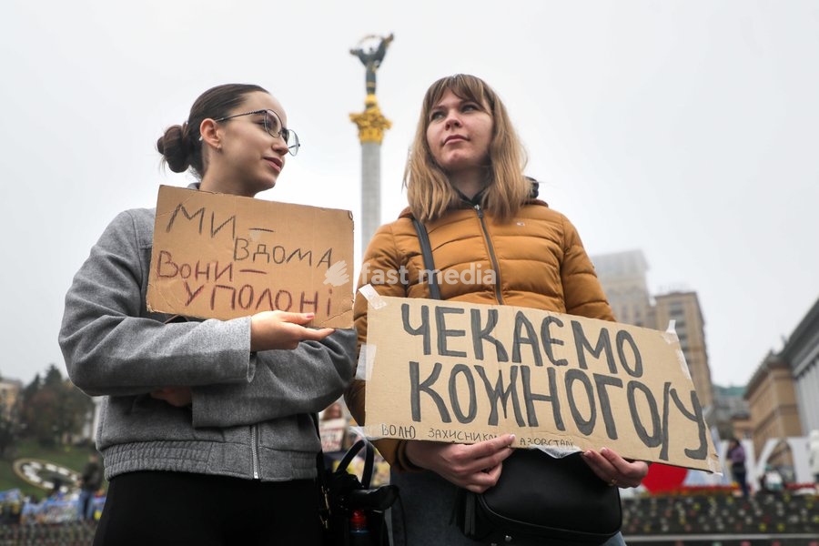 Activists stand outside the Independence Monument in Maidan Nezalezhnosti (Independence Square) during the weekly “Don’t Stay Silent! Captivity Kills” rally in support of Ukrainian military personnel held in Russian captivity or listed as missing in action, Kyiv, Ukraine, October 18, 2026
