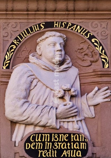 Lemgo, Town Hall, Ratslaube on Mittelstrasse. Here is the ‘Apothekenauslucht’ (Town Hall Pharmacy) with depictions of doctors from antiquity. A relief depicting R. Liulius Hispanius (Ramon Llull oder Raimuindus Lullus?). The architecture of the Town Hall is regarded as an outstanding example of the…