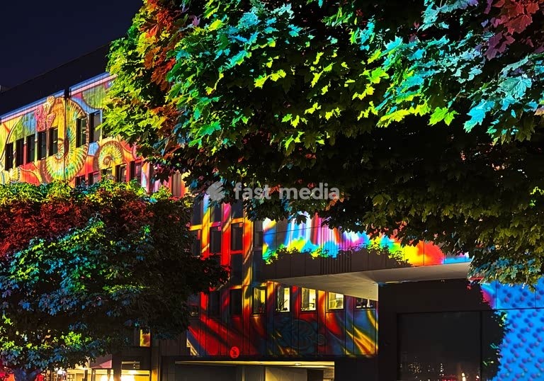 Essen Light Festival, Lichtkunstfestival, Diving in the Sea of Colors von Daniel Margraf, Kennedyplatz, Essen, Nordrhein-Westfalen, Deutschland, Europa