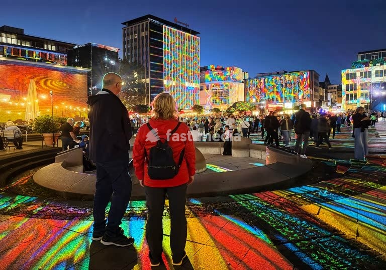 Essen Light Festival, Lichtkunstfestival, Diving in the Sea of Colors von Daniel Margraf, Kennedyplatz, Essen, Nordrhein-Westfalen, Deutschland, Europa