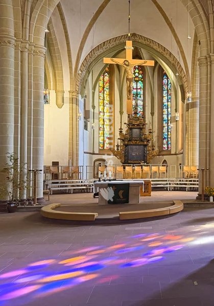 St. Nicolai, evangelisch-lutherische Stadtpfarrkirche, Innenraumaufnahme mit Altarraum, Lemgo, Nordrhein-Westfalen, Deutschland, Europa