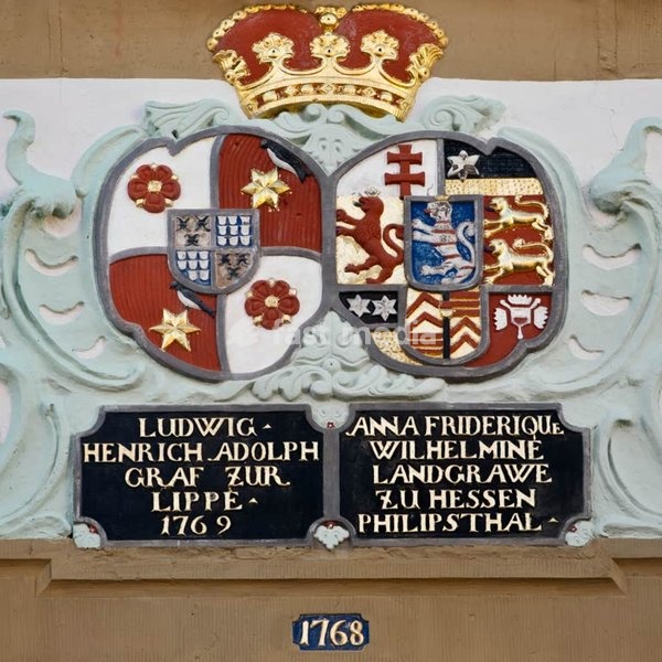 Alte Abtei, Wappen vom Grafen Ludwig und seiner ersten Gemahlin Anna, deswegen auch Annenhof genannt, Lemgo, Nordrhein-Westfalen, Deutschland, Europa