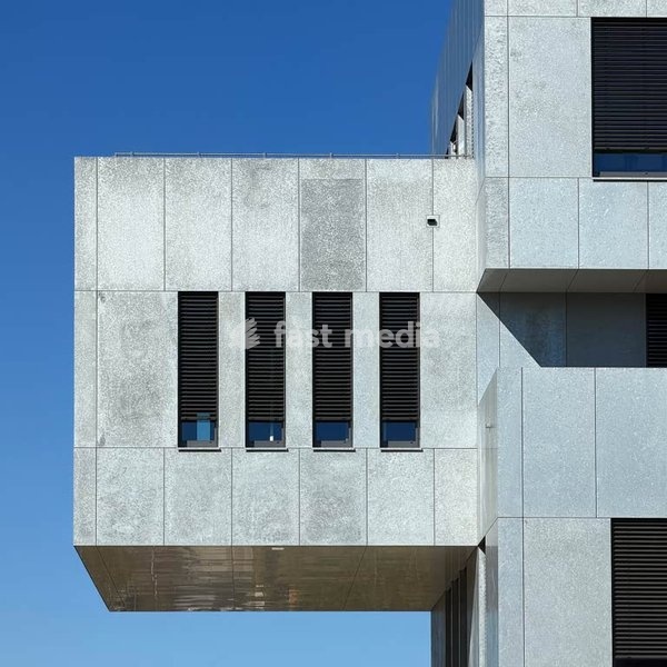 Lemgo, Innovation Campus Lemgo, Technology Centre for the Digital Economy and University. Here is the InnovationSpinn building: an interdisciplinary think tank, meeting place and incubator for small and medium-sized enterprises, the skilled trades, science and education. The building was completed…