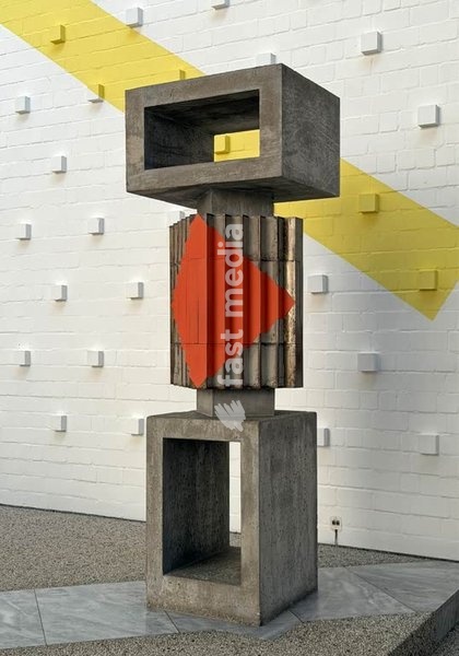Katholische Heilig-Geist-Kirche von dem Architekten Joachim G. Hanke entworfen mit einem Farbkonzept von Otto Herbert Hajek, Lemgo, Deutschland, Europa
