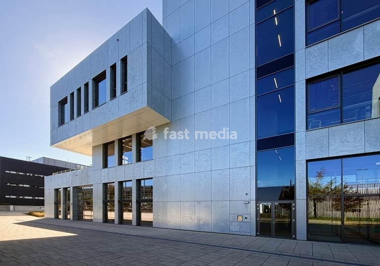 Lemgo, Innovation Campus Lemgo, Technology Centre for the Digital Economy and University. Here is the InnovationSpinn building: an interdisciplinary think tank, meeting place and incubator for small and medium-sized enterprises, the skilled trades, science and education. The building was completed…
