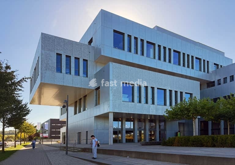Lemgo, Innovation Campus Lemgo, Technology Centre for the Digital Economy and University. Here is the InnovationSpinn building: an interdisciplinary think tank, meeting place and incubator for small and medium-sized enterprises, the skilled trades, science and education. The building was completed…