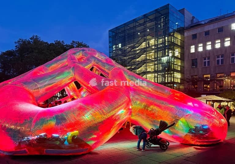 Essen Light Festival, Lichtkunstfestival, Titel Meliora by Atelier Sisu, Burgplatz mit der VHS, Essen, Ruhrgebiet, Nordrhein-Westfalen, Deutschland, Europa