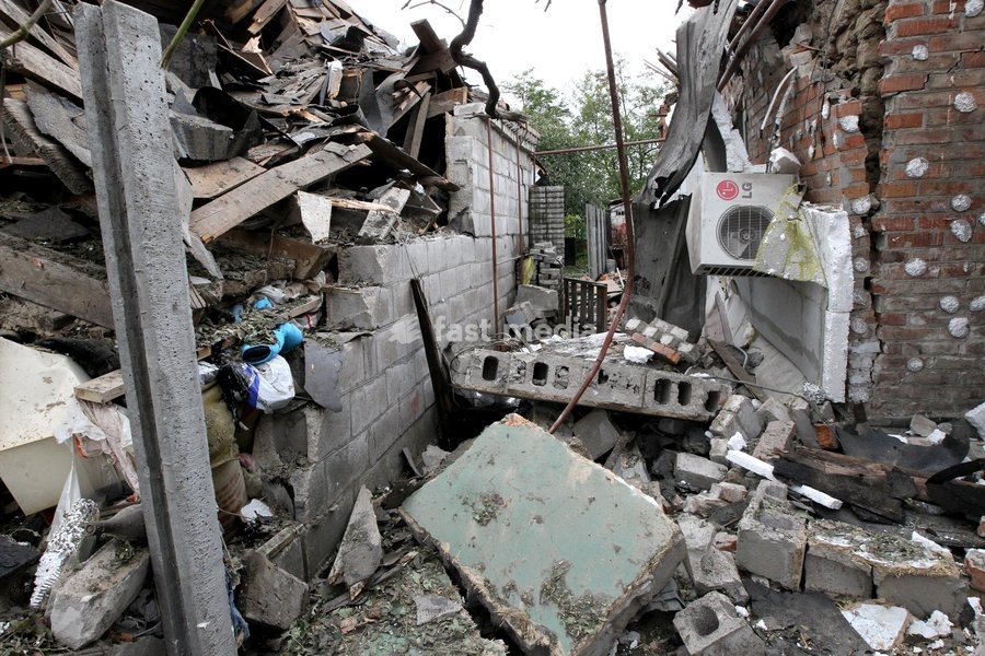 The premises of a house are reduced to rubble by a Russian bombardment in Dnipro, Ukraine, October 19, 2026. On Monday morning, Russian forces launched guided aerial bombs at the eastern city, damaging private homes and infrastructure. An 84-year-old woman was hospitalised in moderate condition