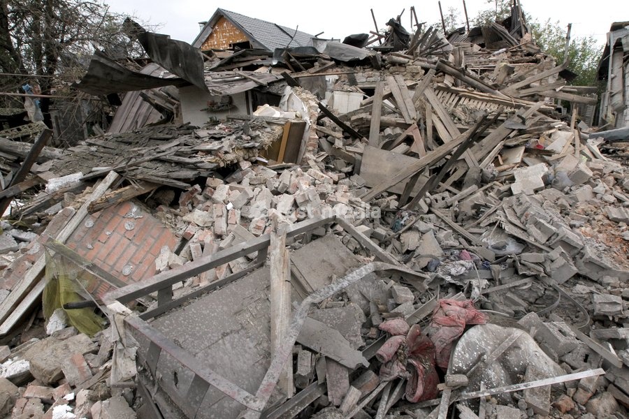 The premises of a house are reduced to rubble by a Russian bombardment in Dnipro, Ukraine, October 19, 2026. On Monday morning, Russian forces launched guided aerial bombs at the eastern city, damaging private homes and infrastructure. An 84-year-old woman was hospitalised in moderate condition