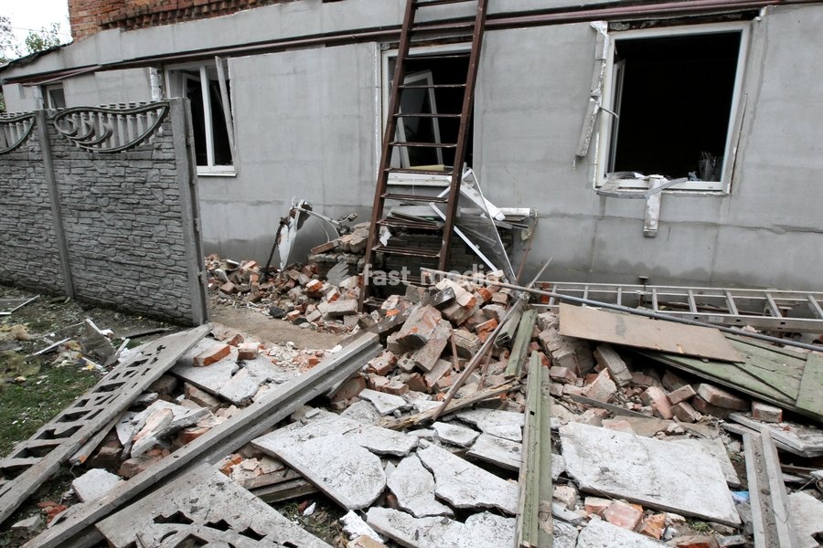 The premises of a house are reduced to rubble by a Russian bombardment in Dnipro, Ukraine, October 19, 2026. On Monday morning, Russian forces launched guided aerial bombs at the eastern city, damaging private homes and infrastructure. An 84-year-old woman was hospitalised in moderate condition