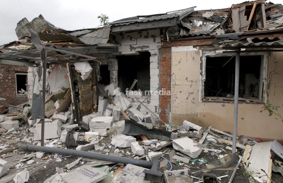 The premises of a house are reduced to rubble by a Russian bombardment in Dnipro, Ukraine, October 19, 2026. On Monday morning, Russian forces launched guided aerial bombs at the eastern city, damaging private homes and infrastructure. An 84-year-old woman was hospitalised in moderate condition