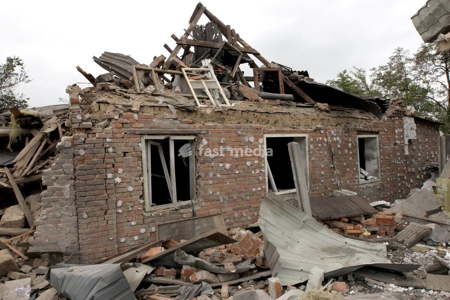The premises of a house are reduced to rubble by a Russian bombardment in Dnipro, Ukraine, October 19, 2026. On Monday morning, Russian forces launched guided aerial bombs at the eastern city, damaging private homes and infrastructure. An 84-year-old woman was hospitalised in moderate condition
