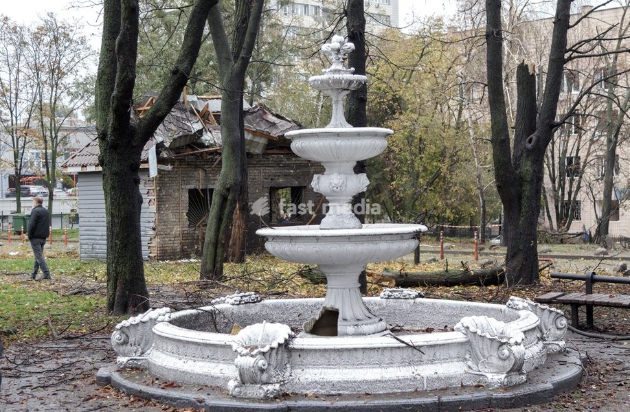 A fountain in the Solomianskyi district is damaged by a Russian attack, Kyiv, Ukraine, October 19, 2026. During the night and morning, Russia launched a massive strike on the capital using ballistic missiles, cruise missiles, and drones. According to Kyiv city head Vitali Klitschko, five people…