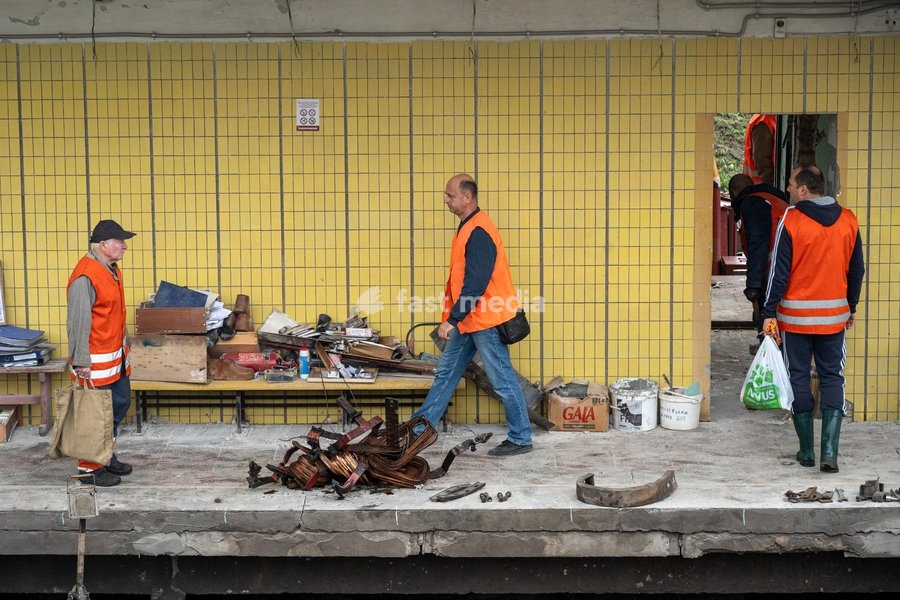 Repair workers restore the platform of the Chernihivska metro station damaged by a Russian strike, Kyiv, Ukraine, October 19, 2026. During the night and morning, Russia launched a massive strike on the capital with ballistic missiles, cruise missiles, and drones. According to the Kyiv City State…