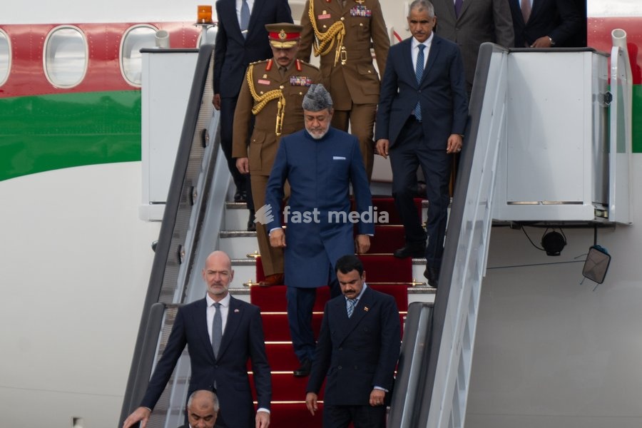 18.10.2026, Stansted Airport, Essex, UK - The Sultan of Oman, Haitham bin Tariq Al Said, arrives in Stansted Airport before travelling up to Windsor Castle for a State Visit to the UK, where he will be hosted by King Charles