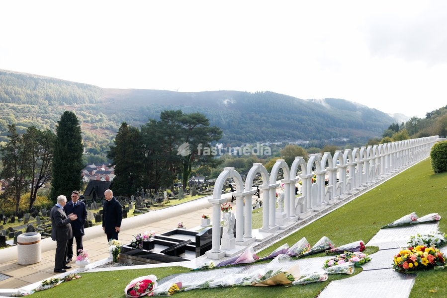 19/10/2026. Aberfan, United Kingdom. Prime Minister Andy Burnham and Welsh Secretary Stephen Kinnock visit to Aberfan to commemorate the 60th anniversary of the Aberfan disaster