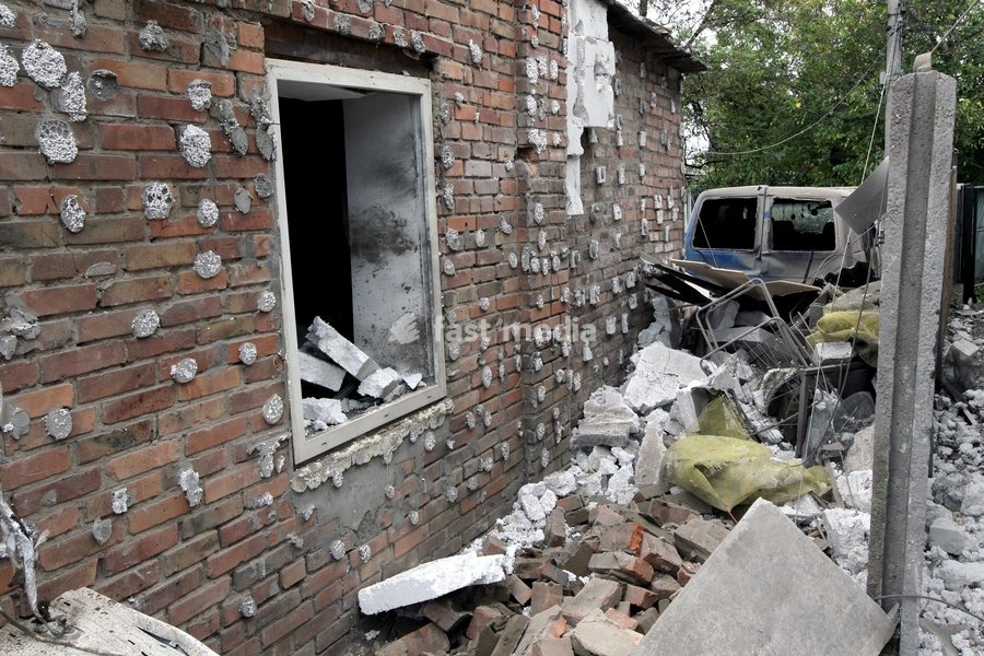The premises of a house are reduced to rubble by a Russian bombardment in Dnipro, Ukraine, October 19, 2026. On Monday morning, Russian forces launched guided aerial bombs at the eastern city, damaging private homes and infrastructure. An 84-year-old woman was hospitalised in moderate condition