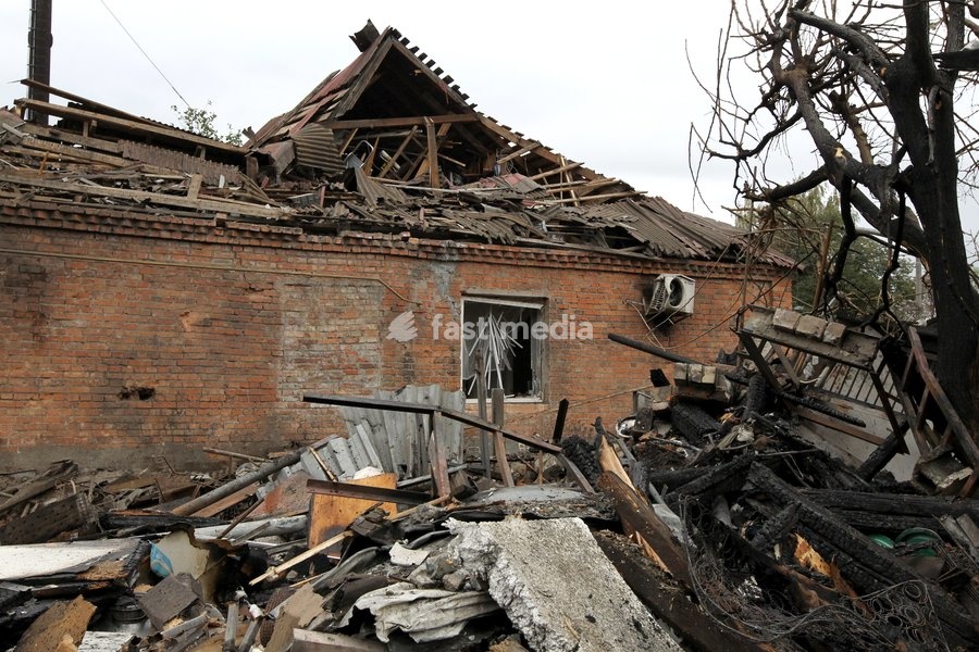 The premises of a house are reduced to rubble by a Russian bombardment in Dnipro, Ukraine, October 19, 2026. On Monday morning, Russian forces launched guided aerial bombs at the eastern city, damaging private homes and infrastructure. An 84-year-old woman was hospitalised in moderate condition