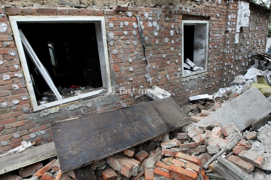 The premises of a house are reduced to rubble by a Russian bombardment in Dnipro, Ukraine, October 19, 2026. On Monday morning, Russian forces launched guided aerial bombs at the eastern city, damaging private homes and infrastructure. An 84-year-old woman was hospitalised in moderate condition