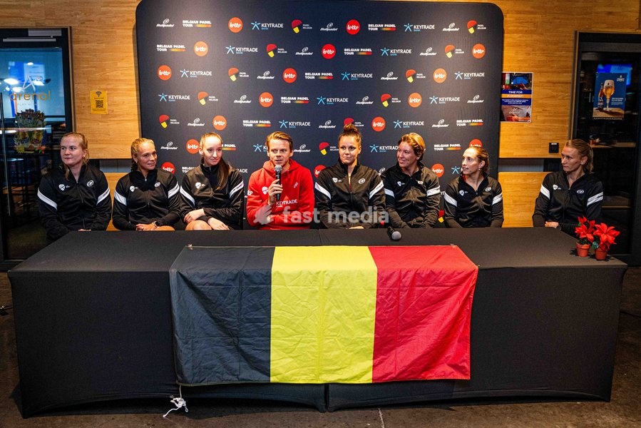 An-Sophie Mestach; Helena Wyckaert; Noemi Sermant; coach Thomas Deschamps; Justine Pysson; Michelle Van Mol; Rune Vierendeels; Elyne Boeykens pictured during a press moment of the Belgian women's padel team, qualified for the Padel World Championship, Monday 19 October 2026 in Mechelen. The FIP…
