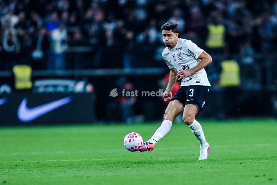 SÃO PAULO (SP), BRAZIL – OCTOBER 19: Corinthians player Gabriel Paulista during a match between Corinthians and Vitória as part of the 2026 Brazilian Championship, at the Neo Química Arena stadium in São Paulo (SP), Brazil, this Monday, October 19, 2026
