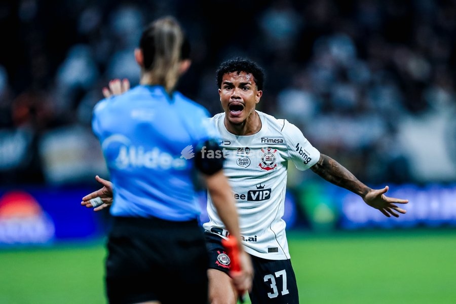 SÃO PAULO (SP), BRAZIL – OCTOBER 19: Corinthians player Kaio César during a match between Corinthians and Vitória as part of the 2026 Brazilian Championship, at the Neo Química Arena stadium in São Paulo (SP), Brazil, this Monday, October 19, 2026