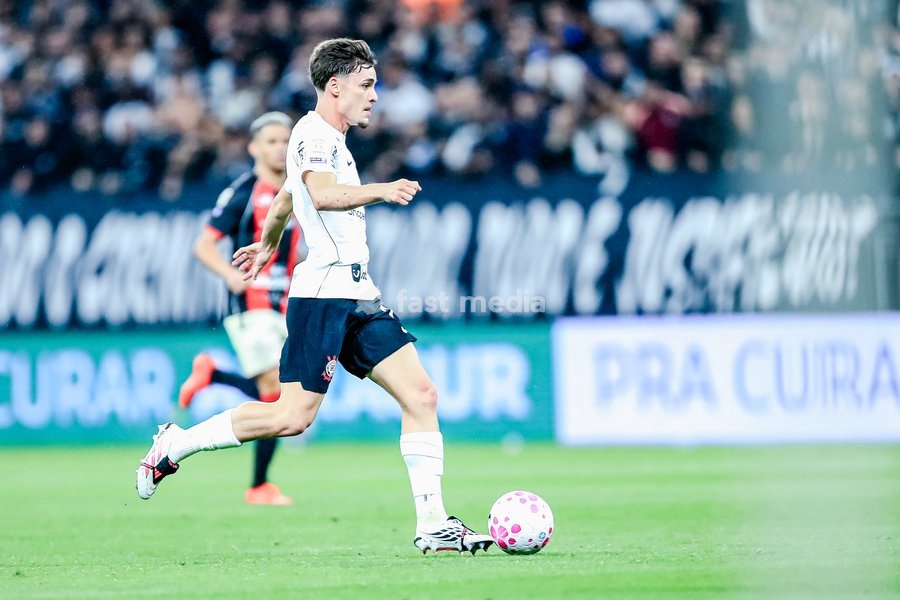 SÃO PAULO (SP), BRAZIL – OCTOBER 19: Corinthians player Breno Bidon during a match between Corinthians and Vitória as part of the 2026 Brazilian Championship, at the Neo Química Arena stadium in São Paulo (SP), Brazil, this Monday, October 19, 2026