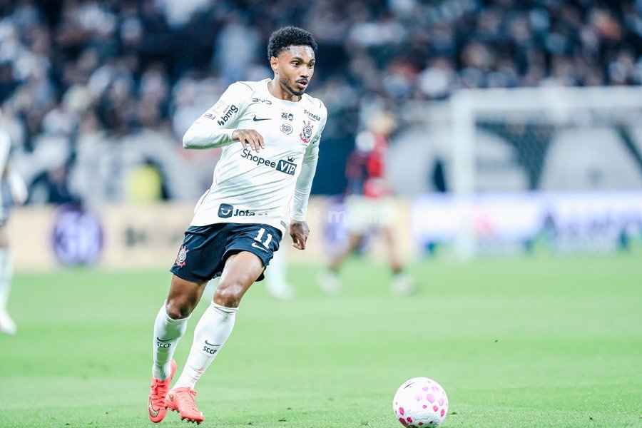 SÃO PAULO (SP), BRAZIL – OCTOBER 19: Corinthians player Vitinho during a match between Corinthians and Vitória as part of the 2026 Brazilian Championship, at the Neo Química Arena stadium in São Paulo (SP), Brazil, this Monday, October 19, 2026