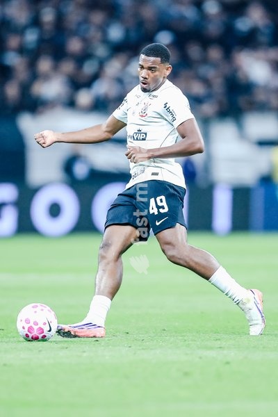 SÃO PAULO (SP), BRAZIL – OCTOBER 19: Corinthians player André during a match between Corinthians and Vitória as part of the 2026 Brazilian Championship, at the Neo Química Arena stadium in São Paulo (SP), Brazil, this Monday, October 19, 2026